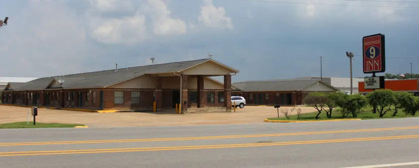 Nationwide 9 Inn - Image 1