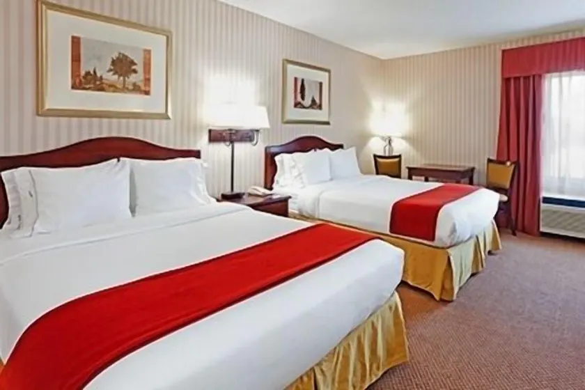 Mountain Inn & Suites - Image 1
