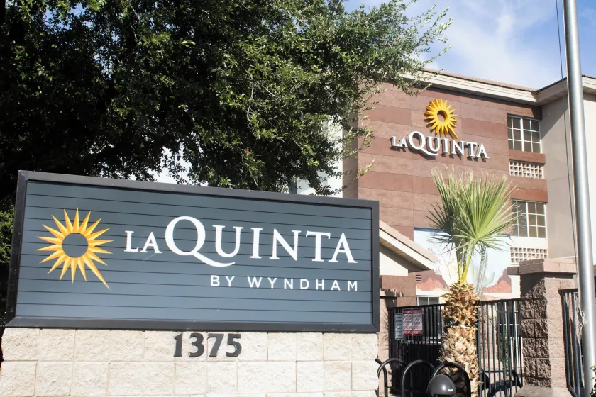La Quinta Inn & Suites by Wyndham Tempe University, Phoenix - Image 1