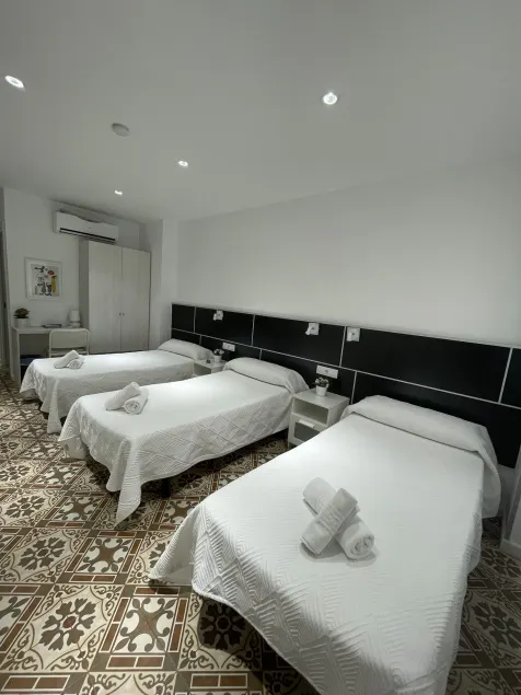Hostal Nova Barcelona - Image 1