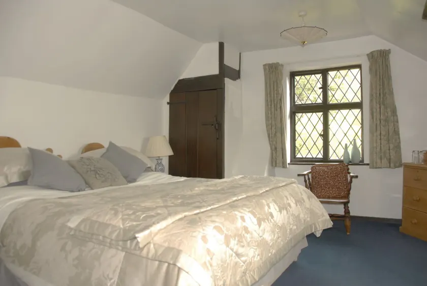 Cleavers Lyng 16th Century Country House - Image 1