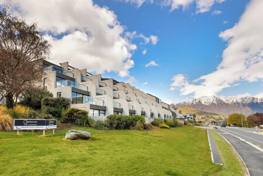 Copthorne Hotel and Apartments Queenstown Lakeview - Image 1