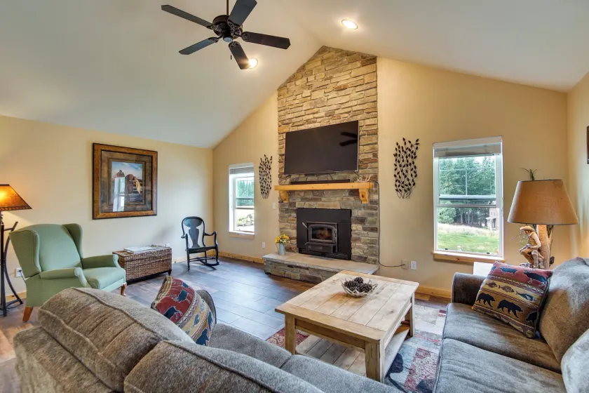 Cozy Ronald Retreat w/ Community Amenities! - Image 1