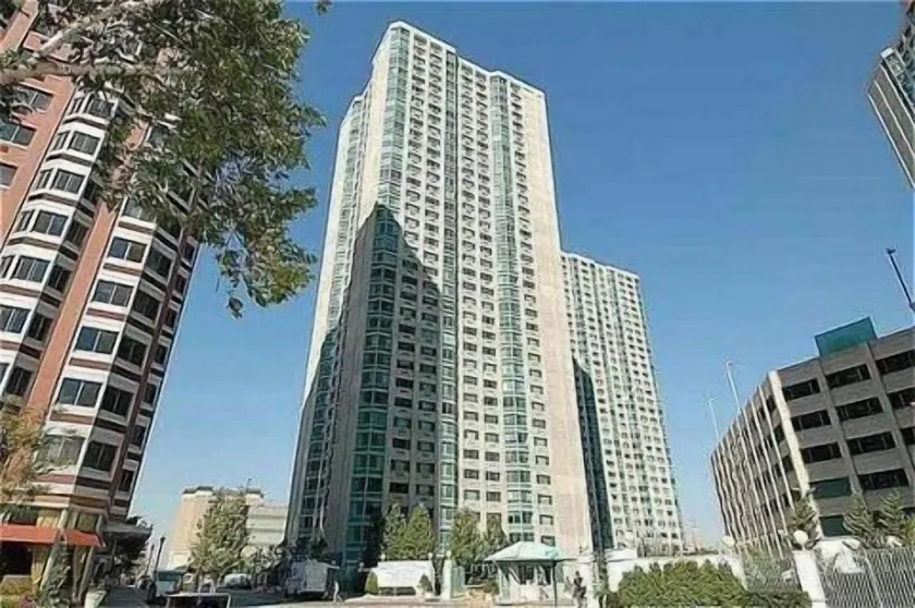 Hudson Suites at Newport - Image 1
