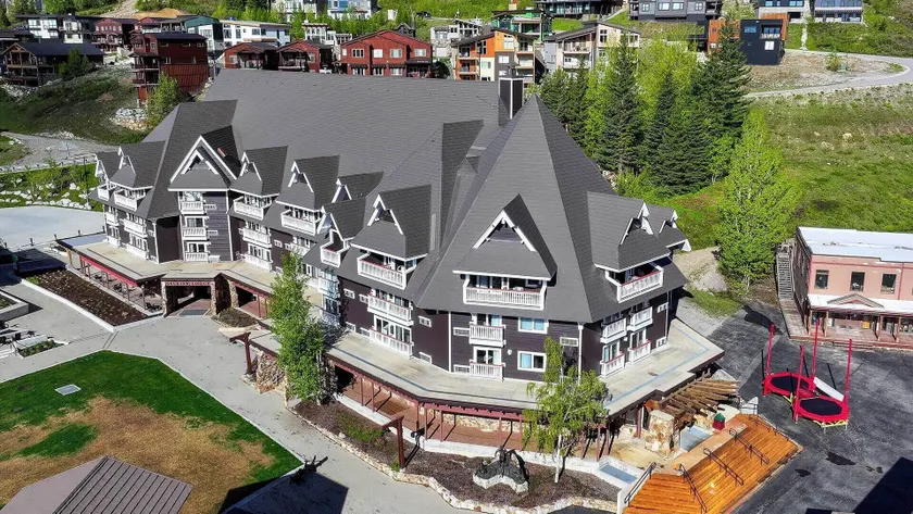 Selkirk Lodge - Image 1