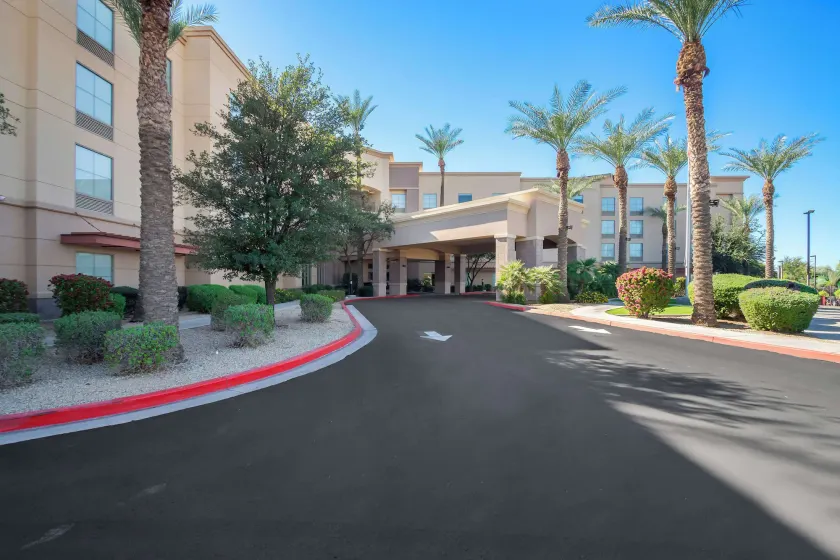 Hampton Inn & Suites Phoenix/Gilbert - Image 1