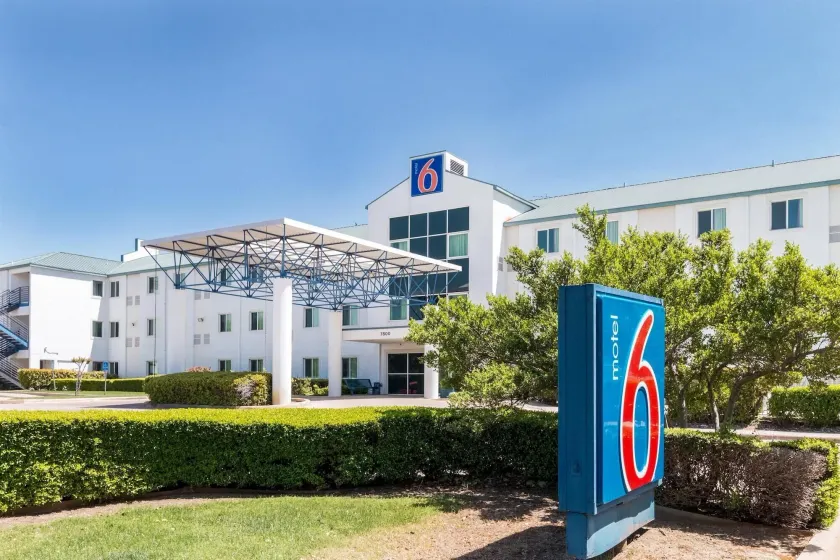 Motel 6-Irving, TX - DFW Airport North - Image 1