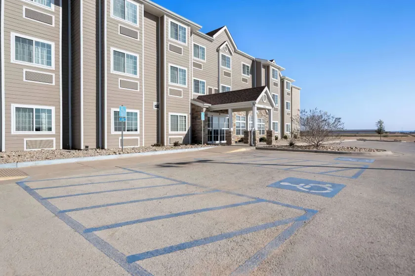 Microtel Inn & Suites by Wyndham Sweetwater - Image 1