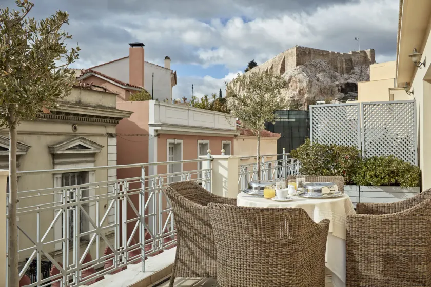 Ava Hotel and Suites - Image 1