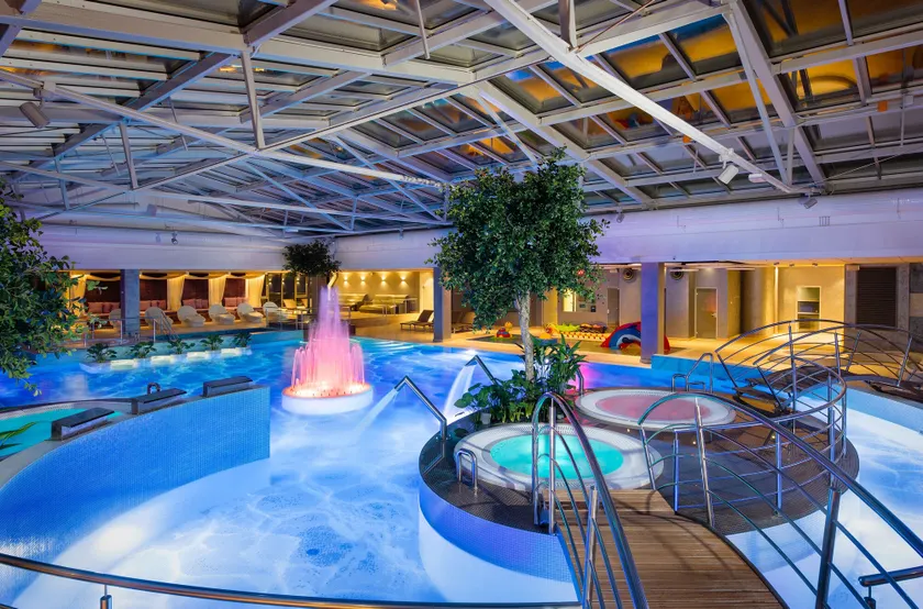 V Spa & Conference Hotel - Image 1