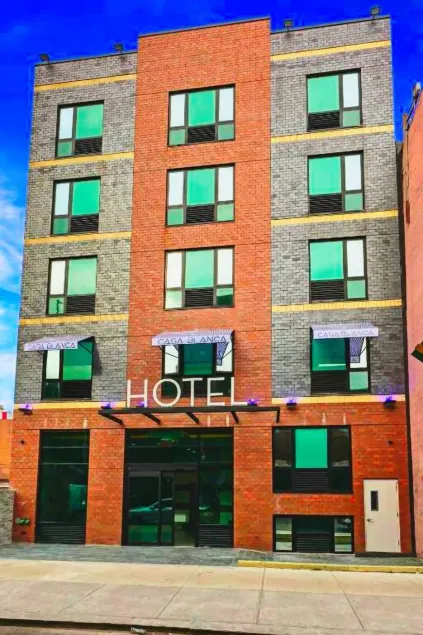 Casa Blanca Hotel Brooklyn Downtown - Image 1