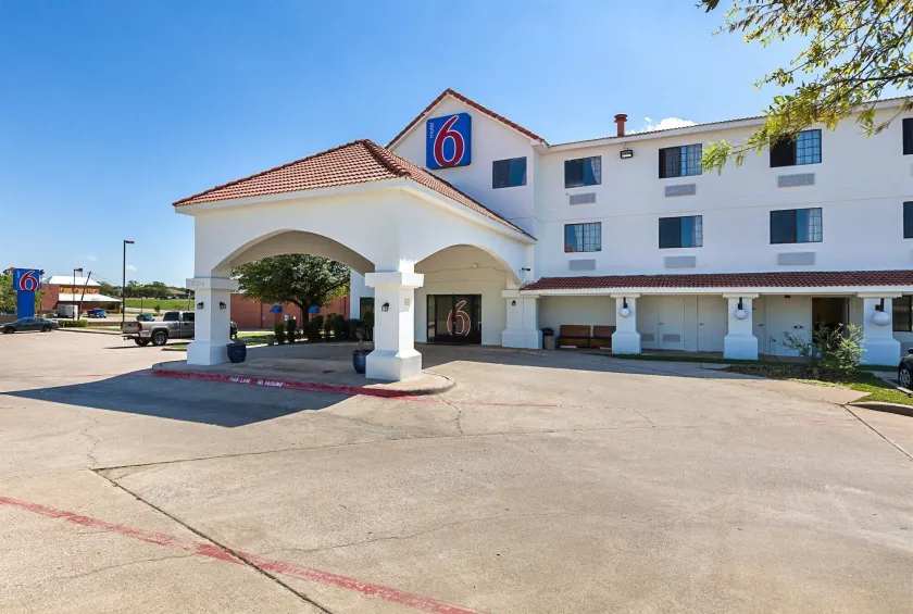 Motel 6-Bedford, TX - Fort Worth - Image 1