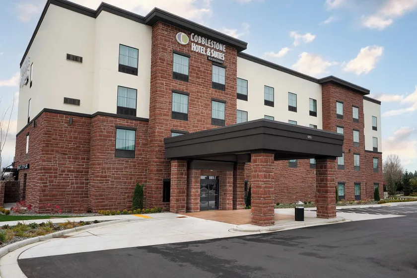 Cobblestone Hotel & Suites - Lynden - Image 1