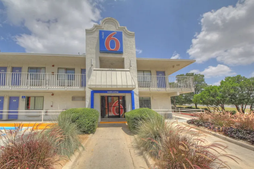 Motel 6 San Antonio, Tx Six Flags Fiesta TX - La Cantera Area - Image 1