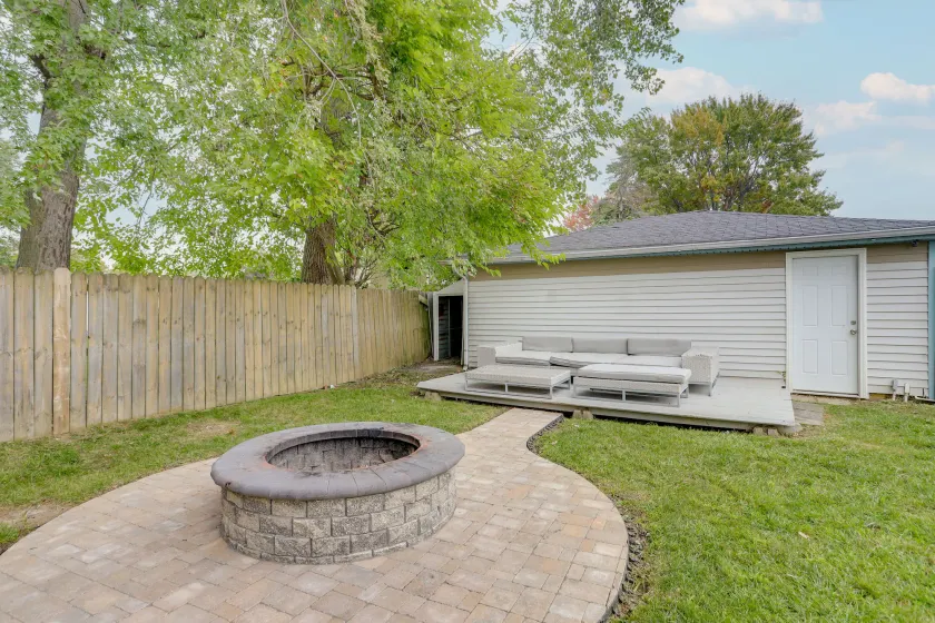 Pet-friendly Lorain Retreat w/ Fenced Yard! - Image 1