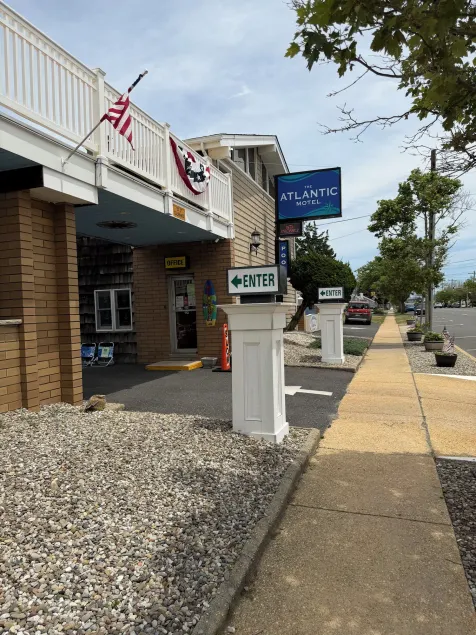 Atlantic Motel - Image 1