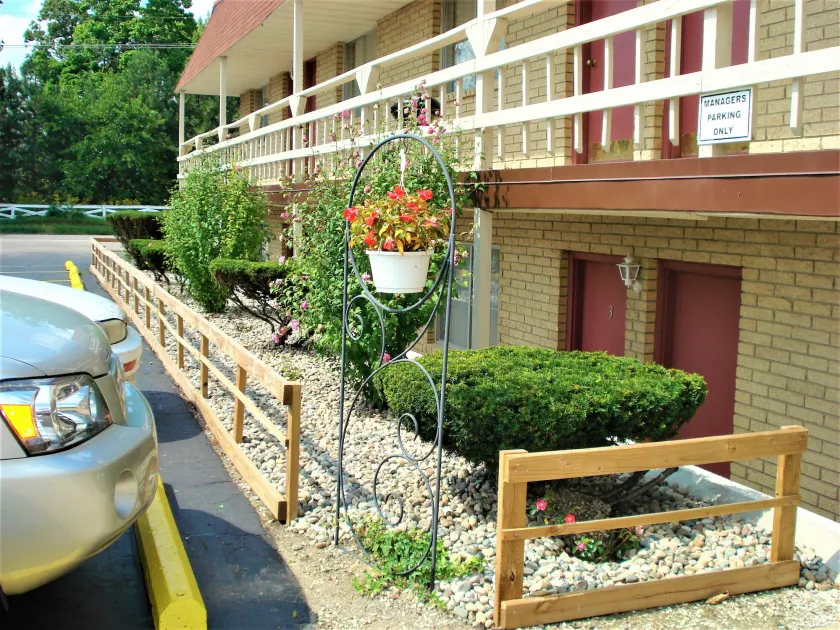 Country Meadow inn - Image 1