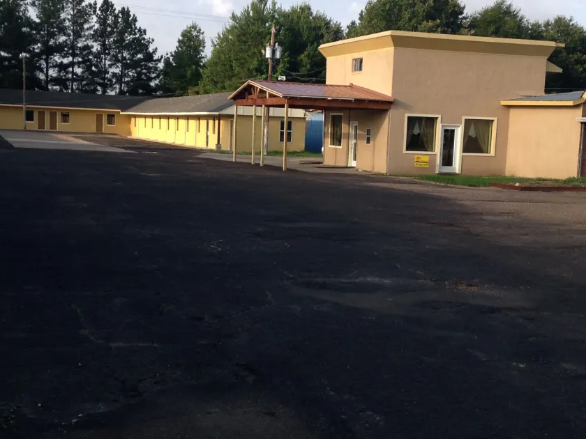 Pleasure Point Inn & Suites - Image 1