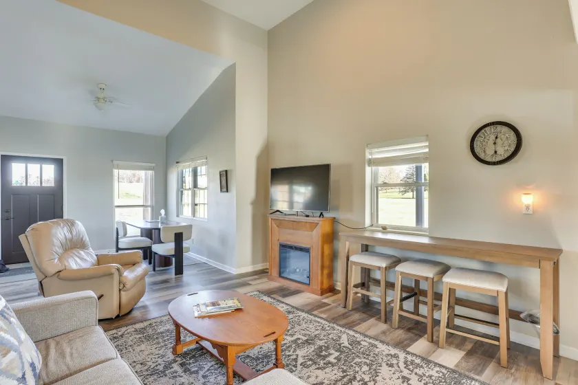 Golf, Shop, Tour & More: Oakland City Apartment - Interiör