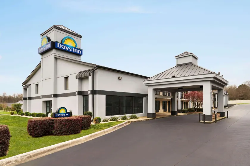 Days Inn by Wyndham Rock Hill - Image 1