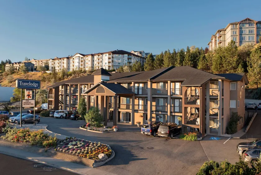 Travelodge by Wyndham Kamloops Mountview - Image 1