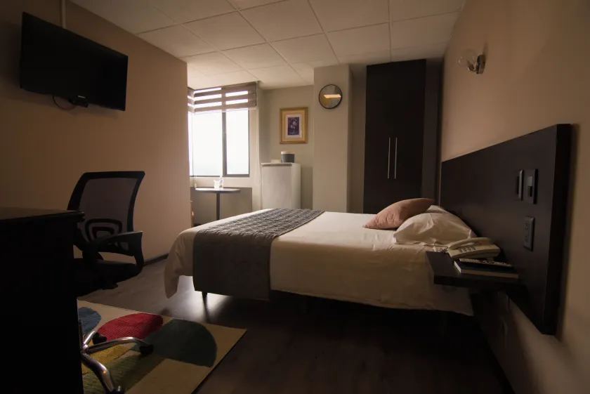 Hotel Italia Cuenca - Tranvia Centro & Aeropuerto - Image 1