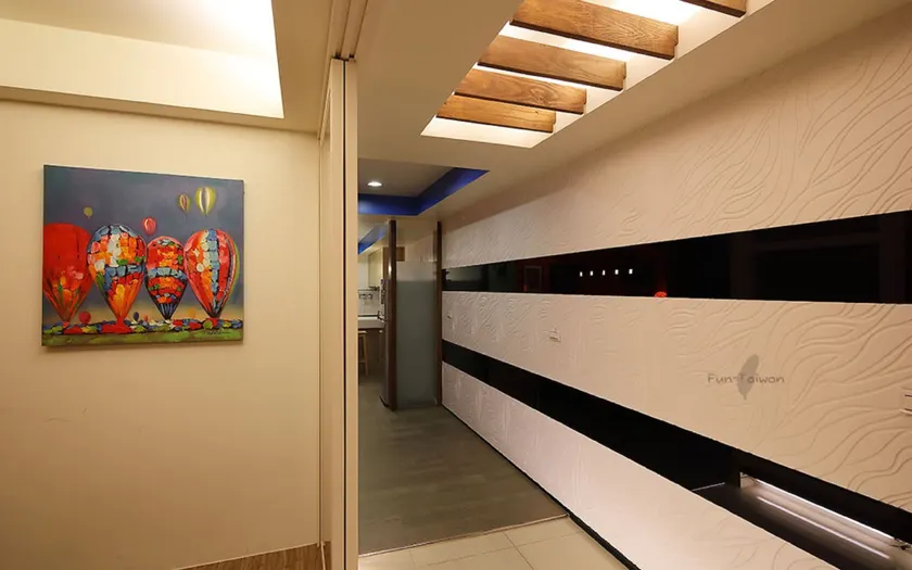 Park 61 - Interior entrance