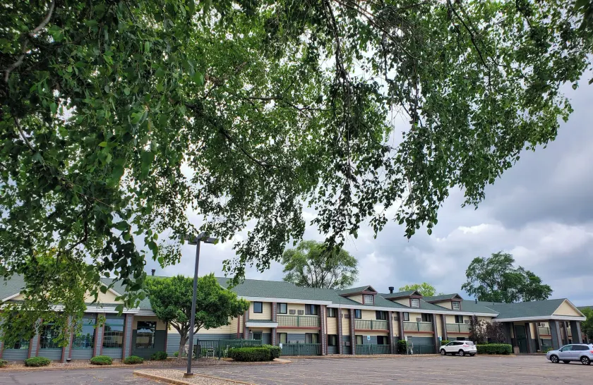 River Hill Inn & Suites - Image 1