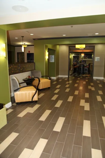 Holiday Inn Express & Suites - Huntsville Airport by IHG - Lobby