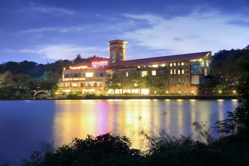 Guangzhou Valley View Hotspring Resort - Image 1