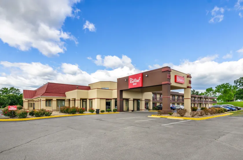 Red Roof Inn Staunton - Image 1