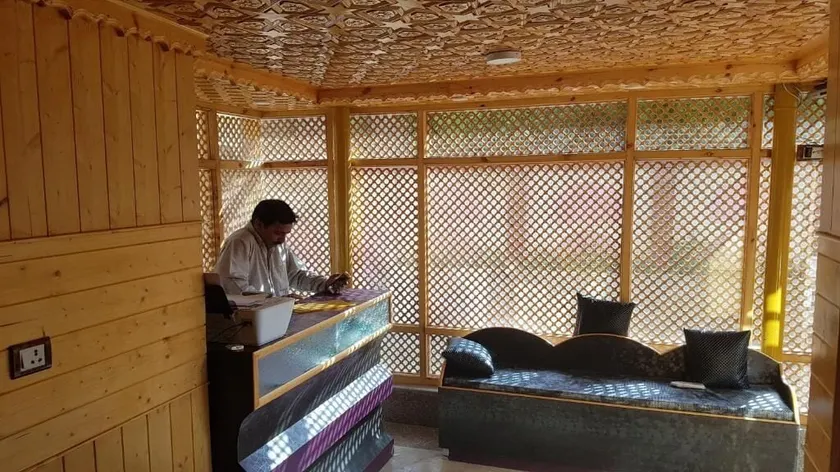 Hotel Gulistan - Image 1