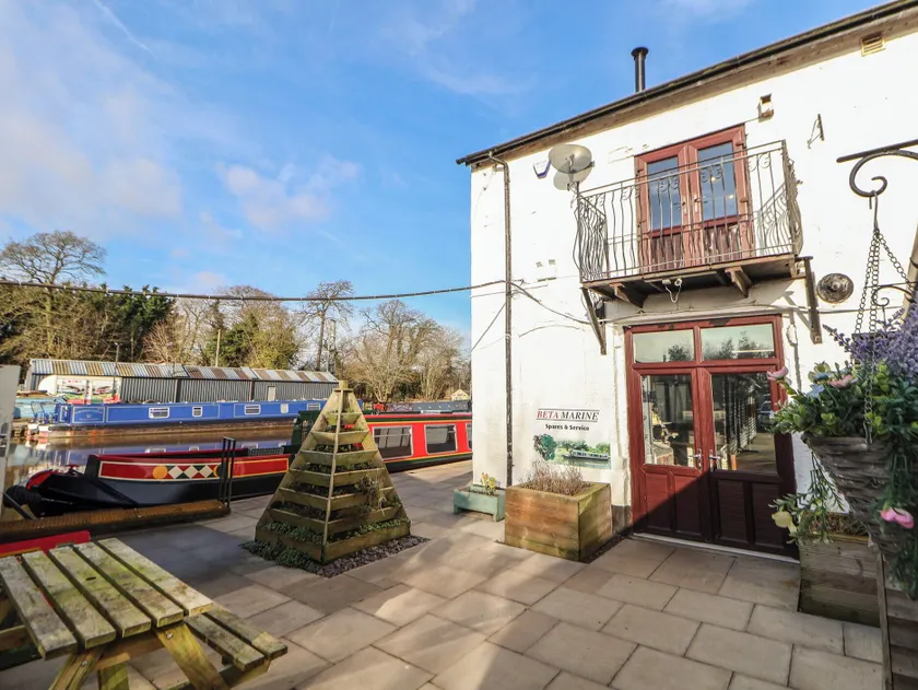 Quayside Apartment - Image 1