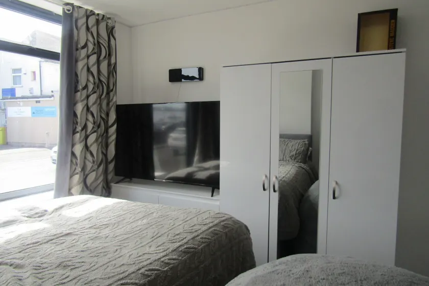Cozy Studio Rental with Private Facilities in Greater London - Image 1