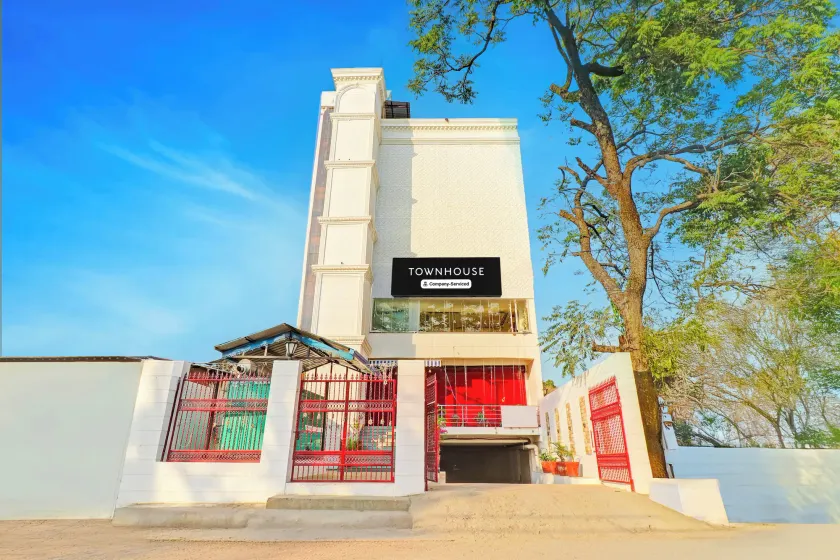 Super Townhouse Patel Nagar Near Saharanpur Chowk Dehradun Formerly Calista Square - Image 1