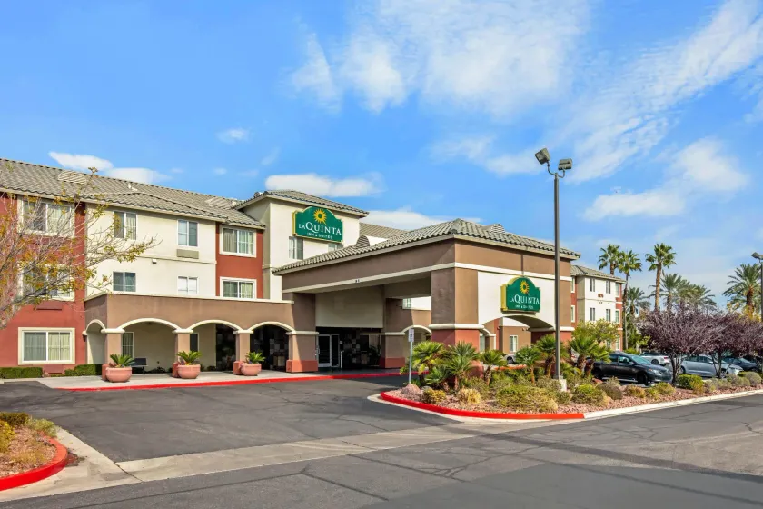 La Quinta by Wyndham Las Vegas RedRock/Summerlin - Image 1