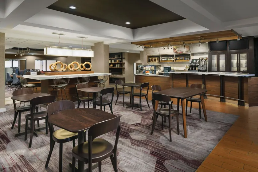 Courtyard by Marriott Chicago Bloomingdale - Image 1