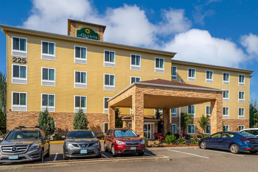 La Quinta by Wyndham Auburn - Image 1