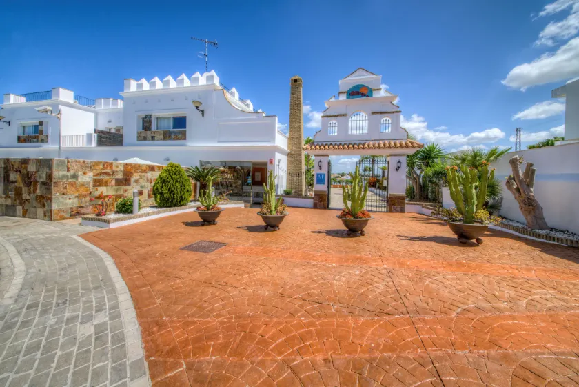Apartamentos Piedramar - Image 1