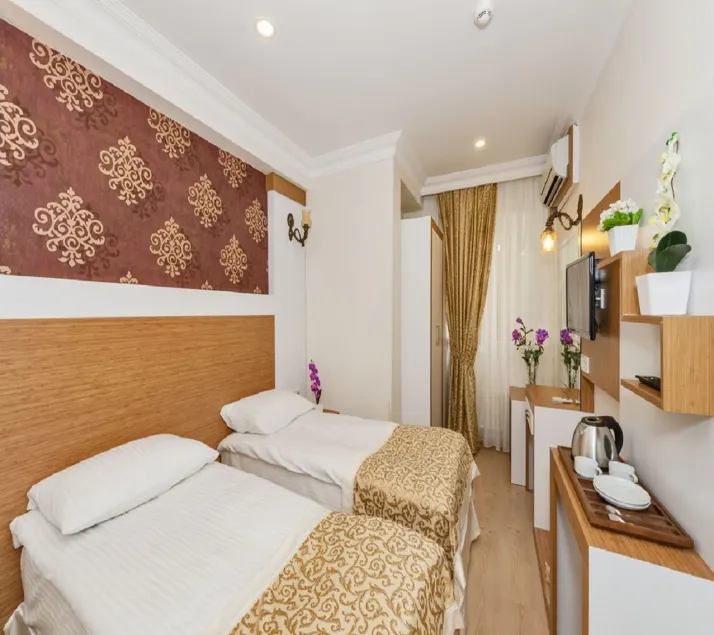 Raimond Hotel - Image 1