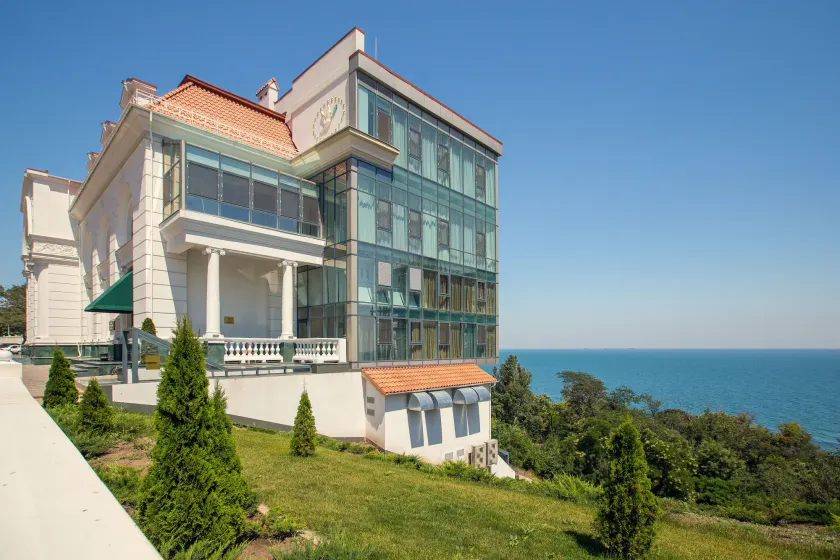 KADORR Hotel Resort & Spa - Image 1