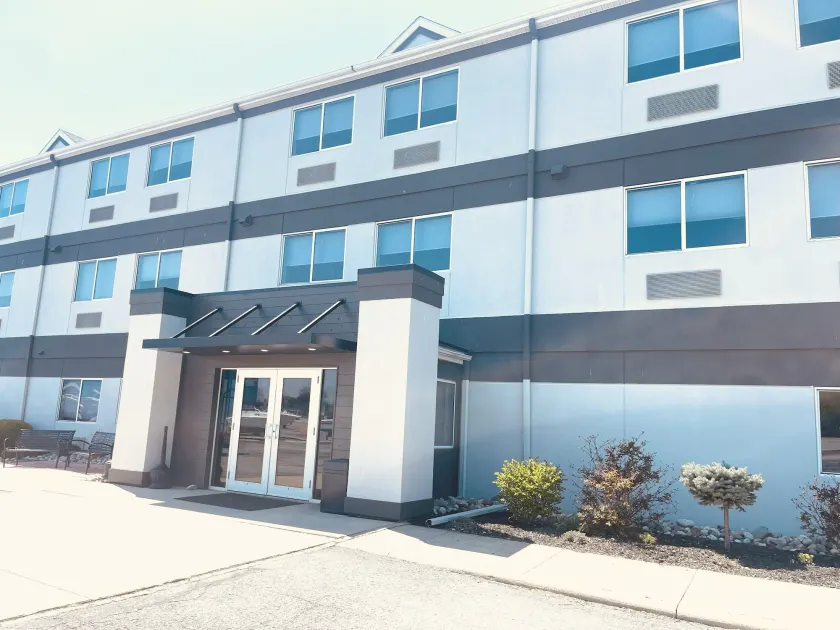 Commodore Perry Inn and Suites - Image 1