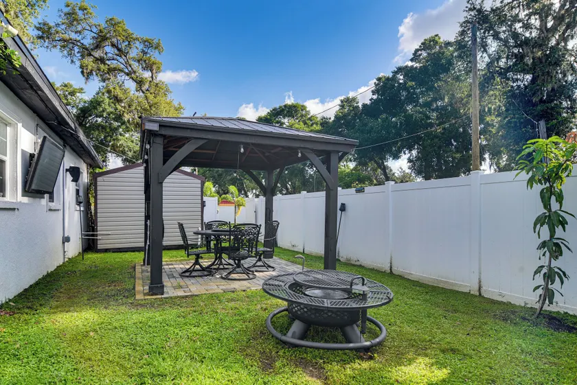 Hot Tub & Fenced Yard: Tranquil Home in Valrico! - Image 1