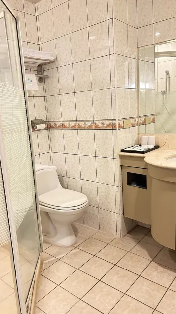 Kinsa Holiday Hotel - Image 1