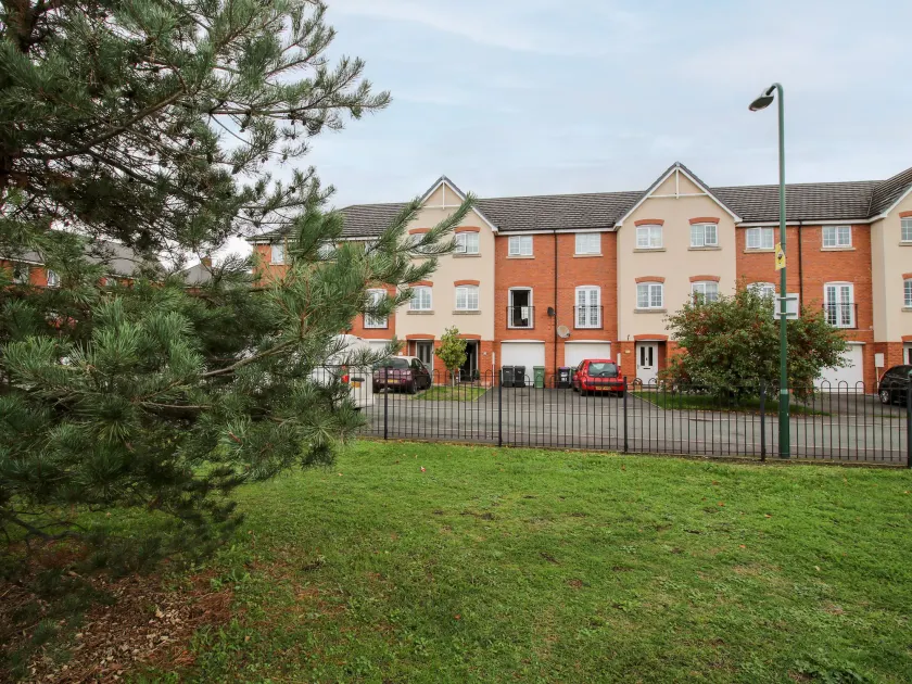 30 Poplar Close - Image 1