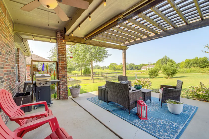 Trail Access + Patio: Peaceful Tulsa Area Retreat - Image 1