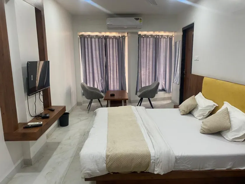 Hotel Suraj - Image 1