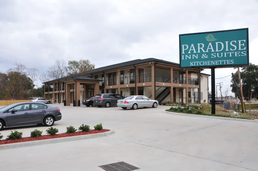 Paradise Inn & Suites - Image 1