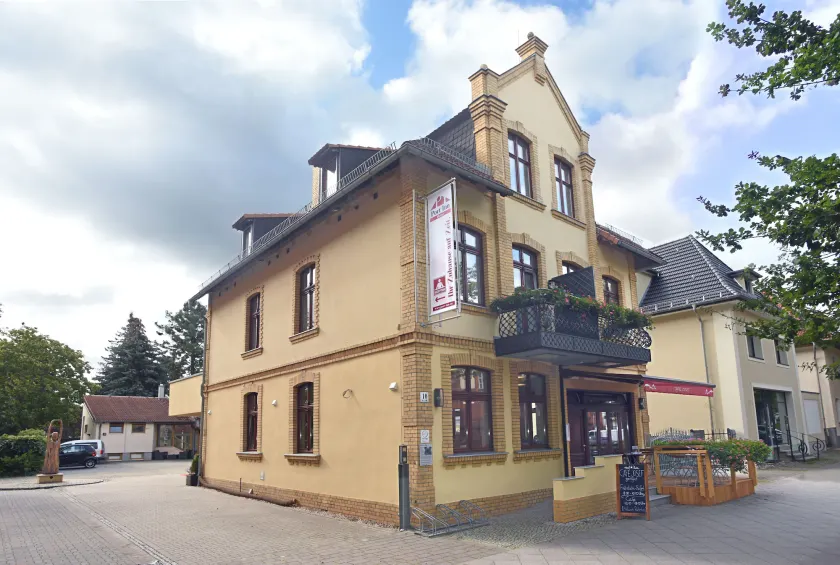 Port Inn Hotel - Image 1