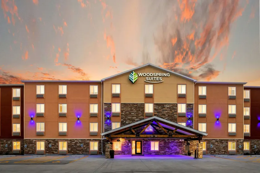 WoodSpring Suites Davenport Quad Cities - Image 1
